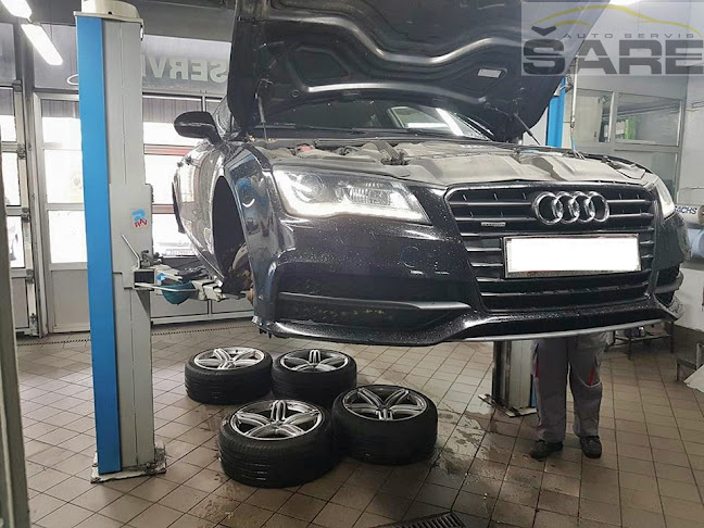 Vozilo na dizalici u Auto Servisu Šare